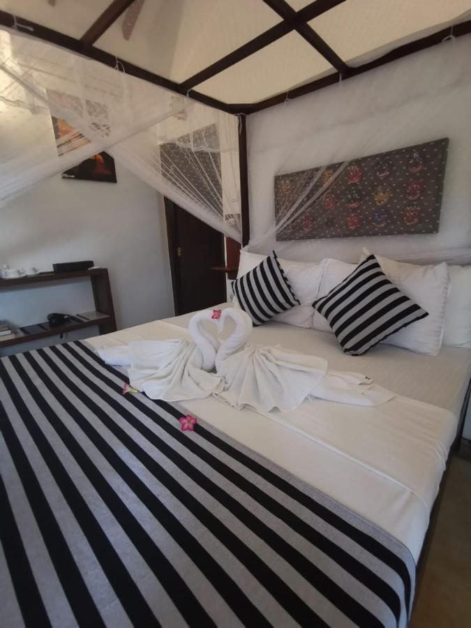 Nature Cabanas & Floating Restaurant Galle Exteriör bild